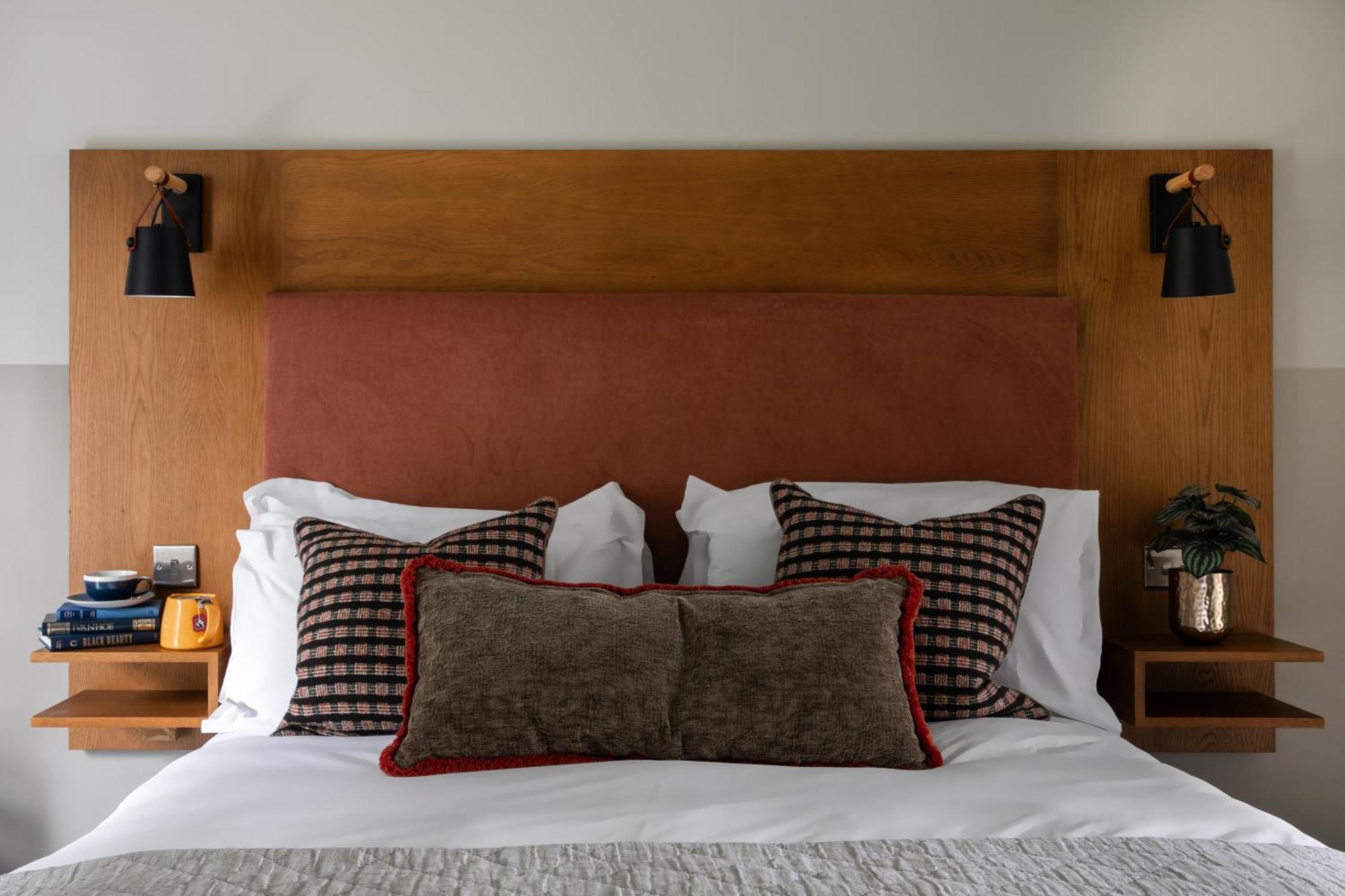 Worplesdon Place Hotel Guildford Exteriör bild